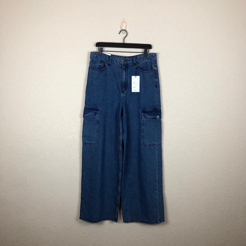 Forever 21 • Wide Leg Cargo Jeans